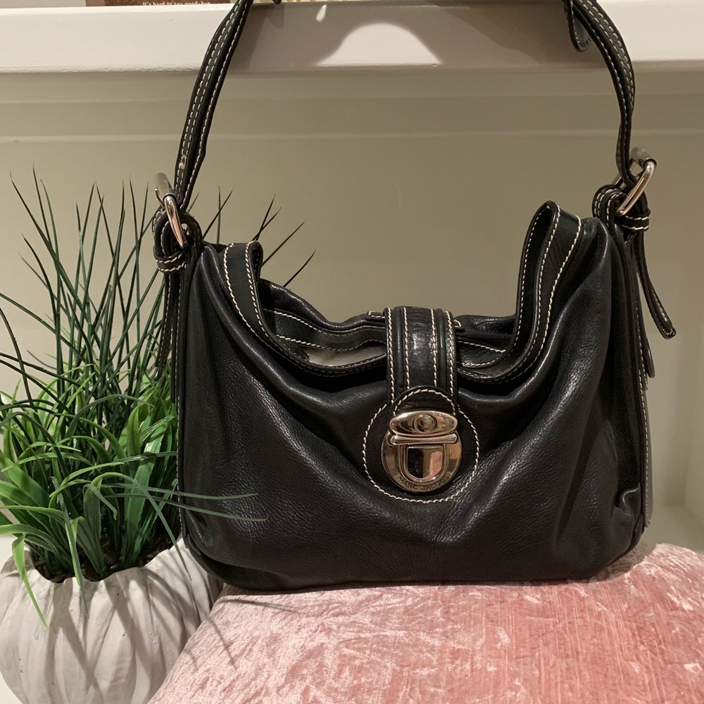 Marc Jacobs Black over the shoulder 👜